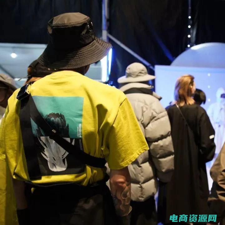 想要与时尚潮流相结合 (想要与时尚潮流保持同步？快来悠品网寻找最新的时尚单品吧！)