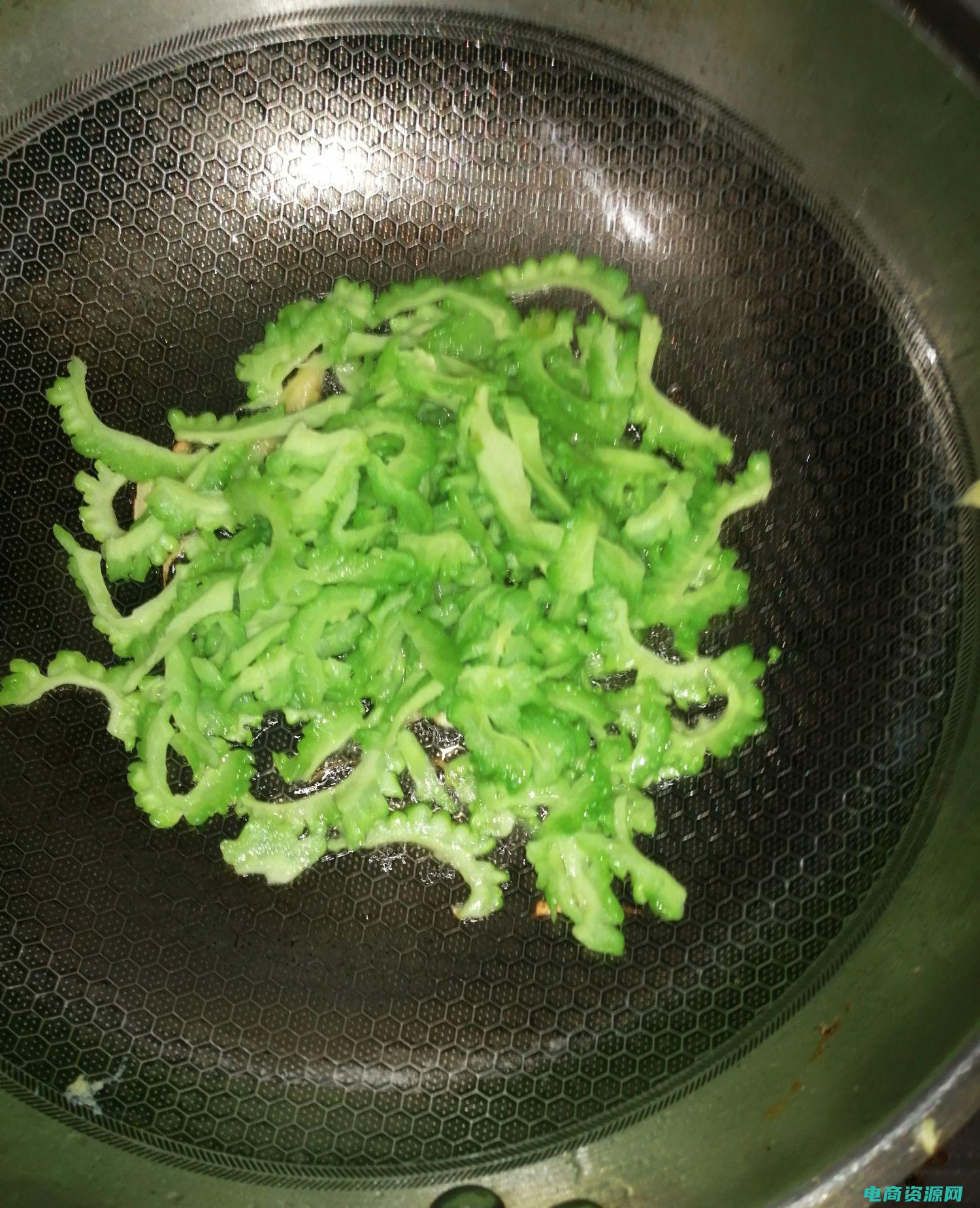夏天的必备清凉糕 (夏天的必备，美特斯邦威夏装助你追逐潮流)