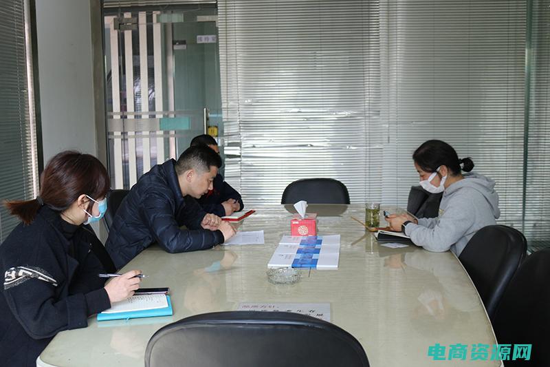 聚尚网官方下载 (聚尚网: 解读时尚杂志和时尚博主的影响力)